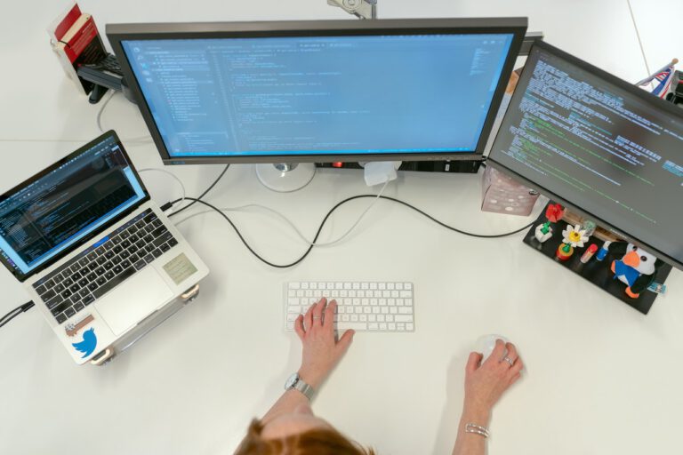 البرامج المتوفرة لنظام Windows وLinux