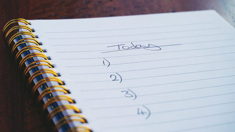 كيف تُسجّل ملاحظاتك أثناء الاجتماعات بشكل احترافي