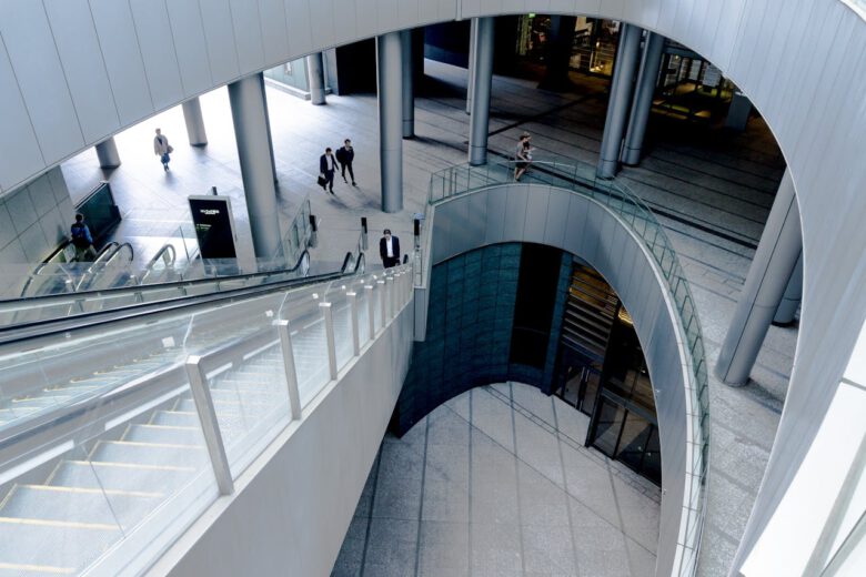 البرامج العشرة الأساسية لمهندسي الكميات في عام 2025