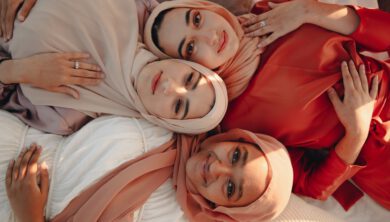كيف تعتني ببشرتك في 2026: دليل شامل للصحة والجمال 7 صورة لبشرة صحية وجميلة تظهر نضارة وإشراقاً وجمالا
