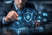 كيفية حماية بياناتك في ChatGPT وGemini لعام 2026 3 صورة توضيحية لحماية البيانات عند استخدام ChatGPT وGemini تحتوي على كلمة حماية البيانات