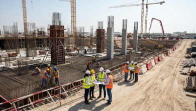 تنفيذ العناصر الخرسانية المسلحة بطريقة هندسية احترافية في الموقع الإنشائي
